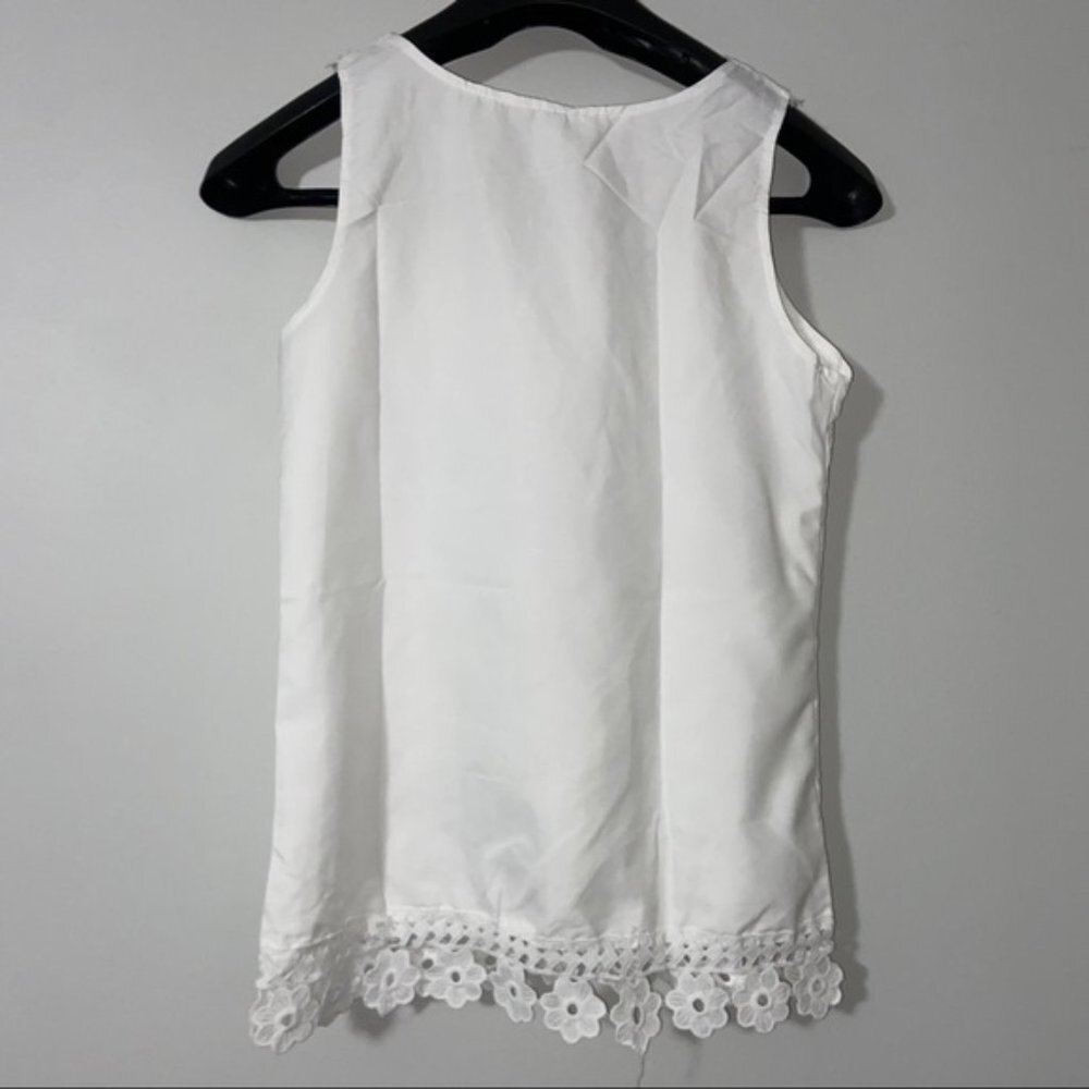 White sleeveless blouse with lace detail - Picture 8 of 8
